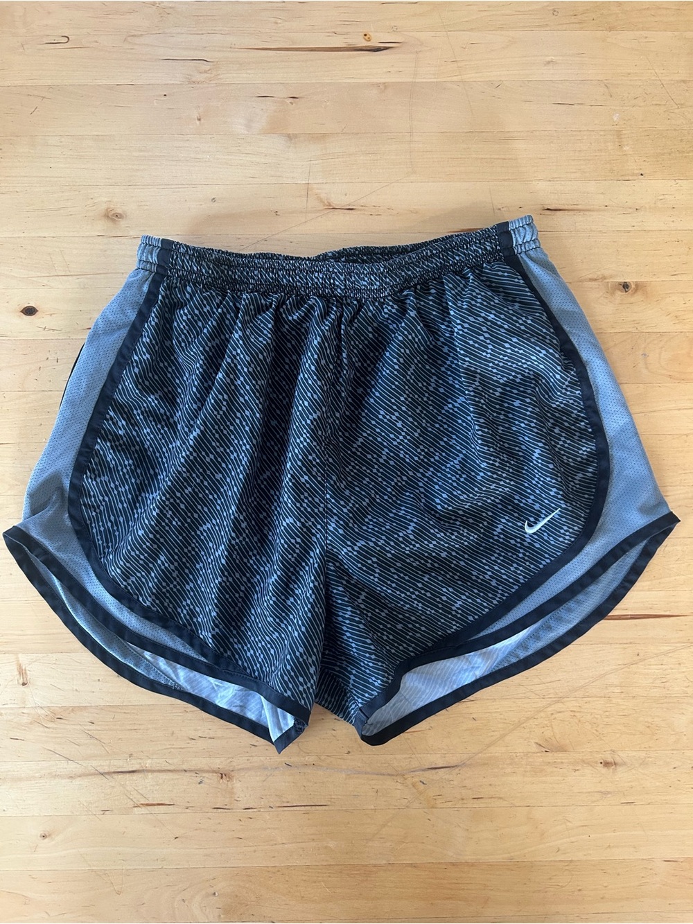 Nike Dri-FIT Tempo Running Shorts Black Gray Geometric Diamond Pattern Size M